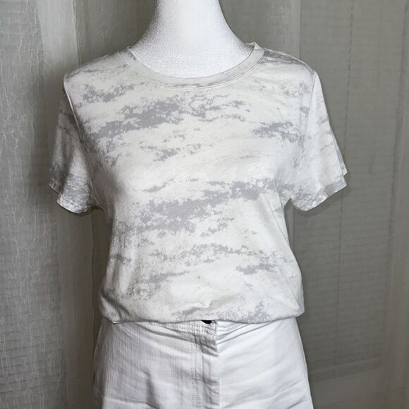 Athleta M White Silver Gray Cloud Tie Dye Short Sleeve Athletic Tee - Picture 1 of 10